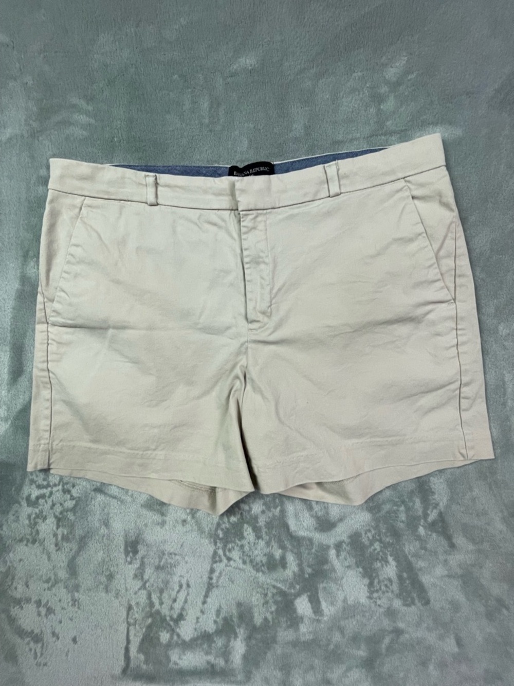 Banana Republic Khaki Chino Shorts Women's Size 10 Tan Cotton‎ Stretch 5" Inseam